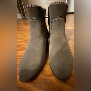 Women's Light Gray Faux Suede Gemma Stitched Ankle Boots Size 6-6.5 New